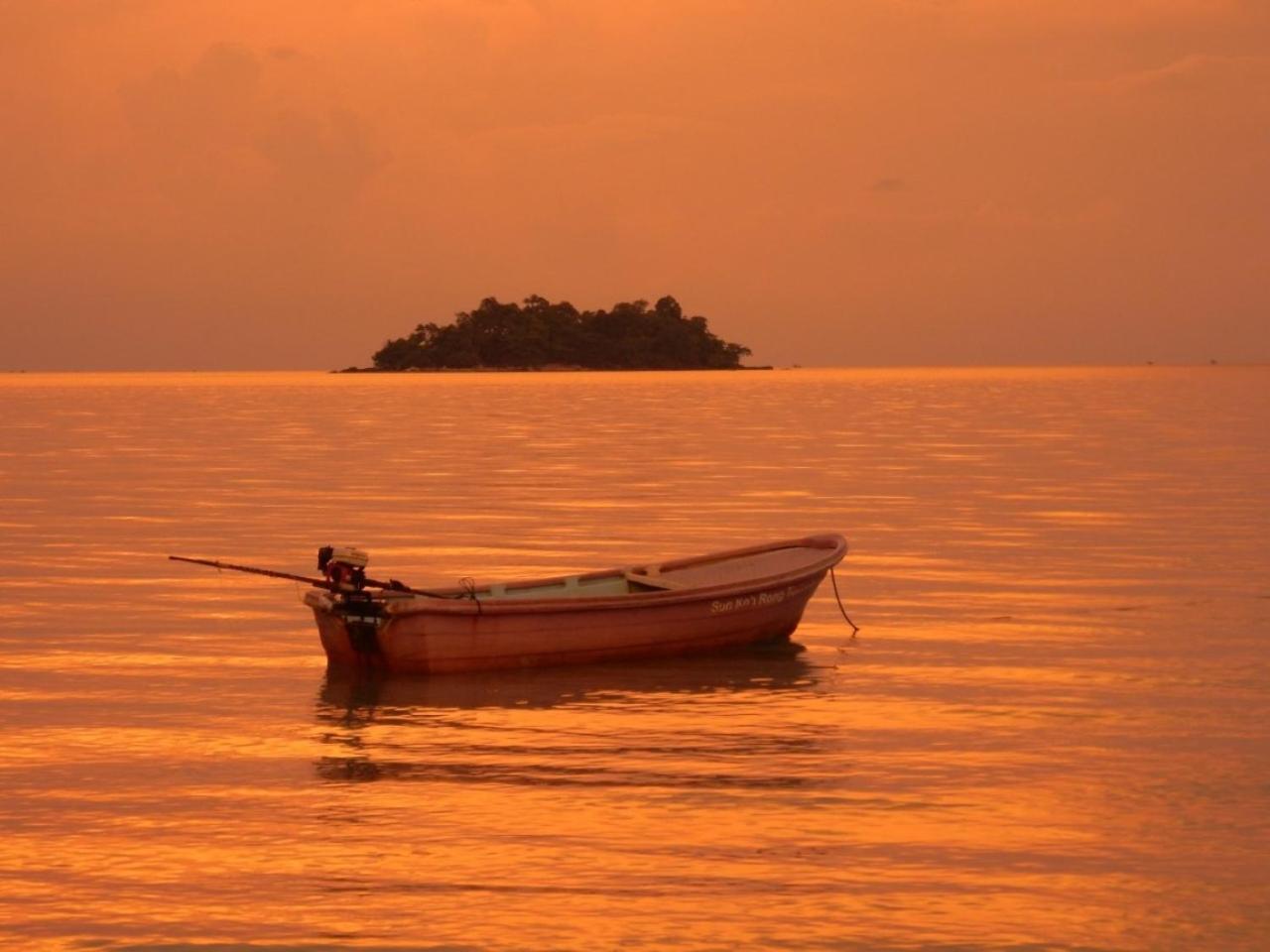 Sandbank Restaurant & Camping Koh Rong Kaoh Touch Exteriör bild