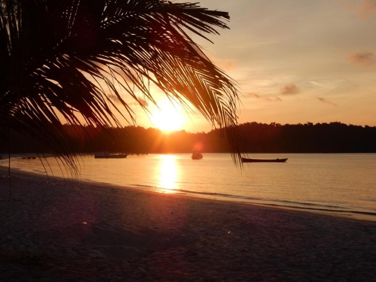 Sandbank Restaurant & Camping Koh Rong Kaoh Touch Exteriör bild