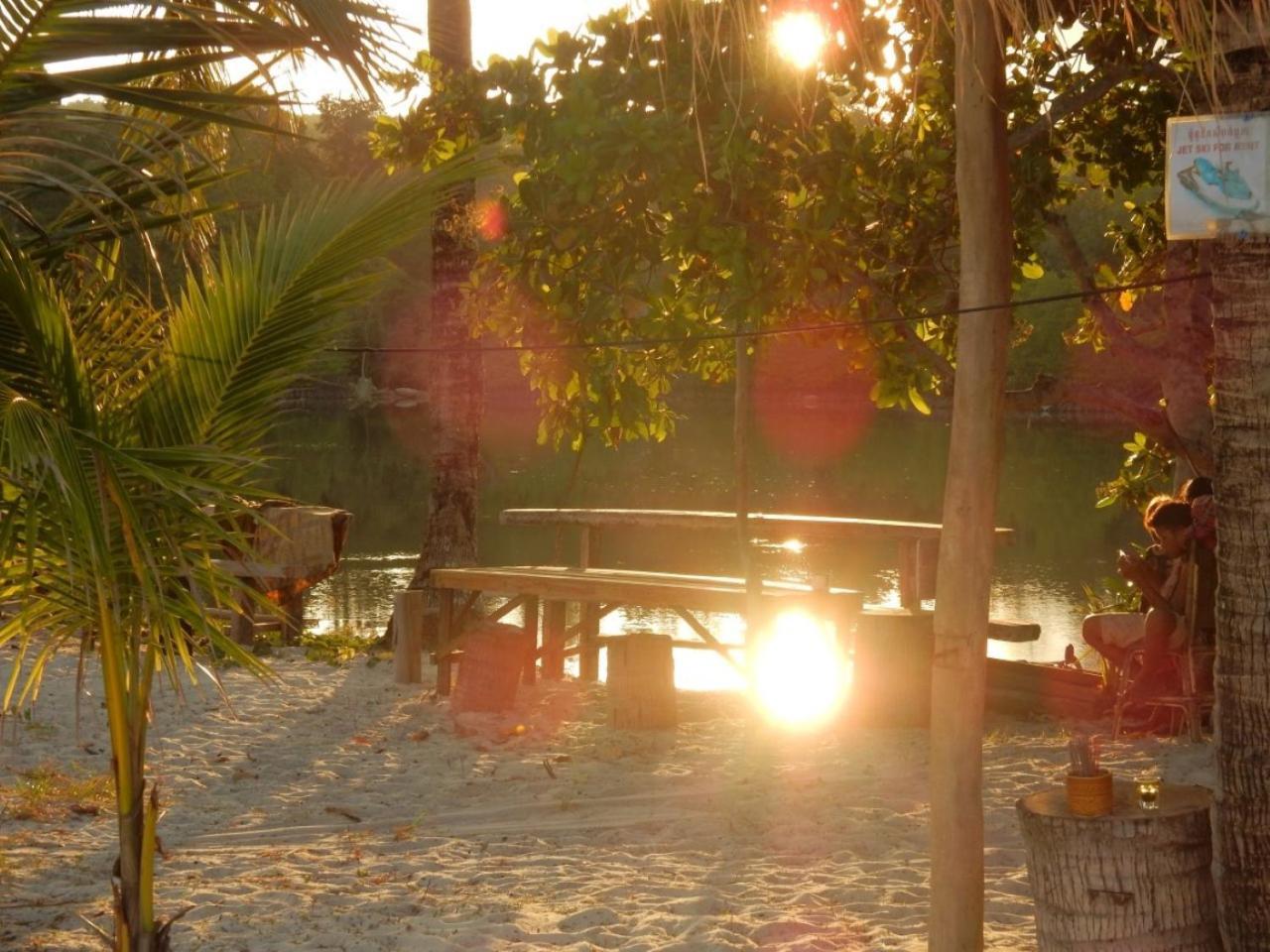 Sandbank Restaurant & Camping Koh Rong Kaoh Touch Exteriör bild
