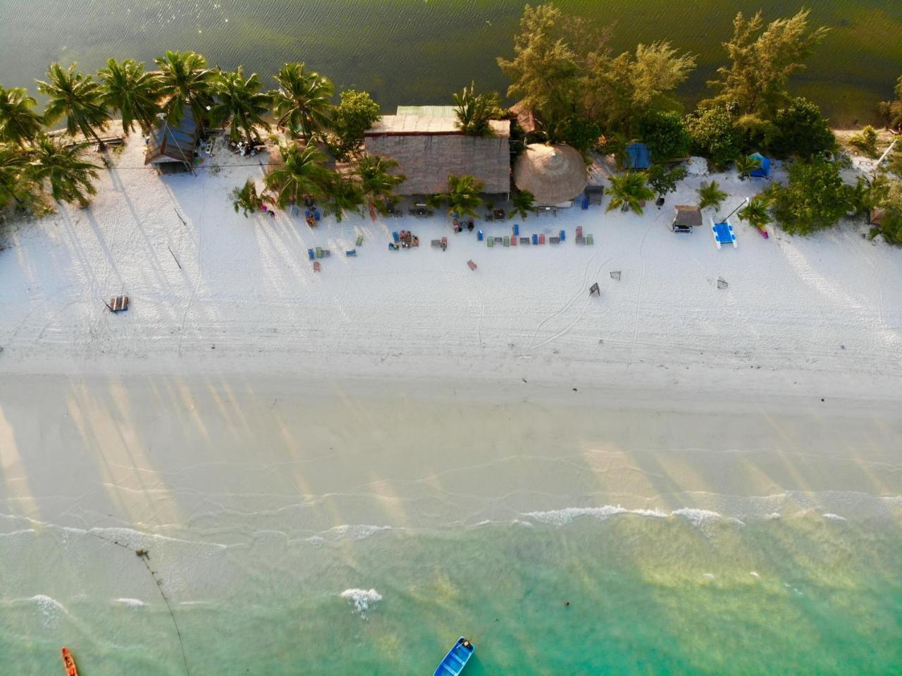 Sandbank Restaurant & Camping Koh Rong Kaoh Touch Exteriör bild